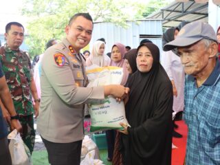 Pastikan Tepat Sasaran, Kapolres Sidrap Hadiri Penyaluran Bantuan Beras Kepada Warga